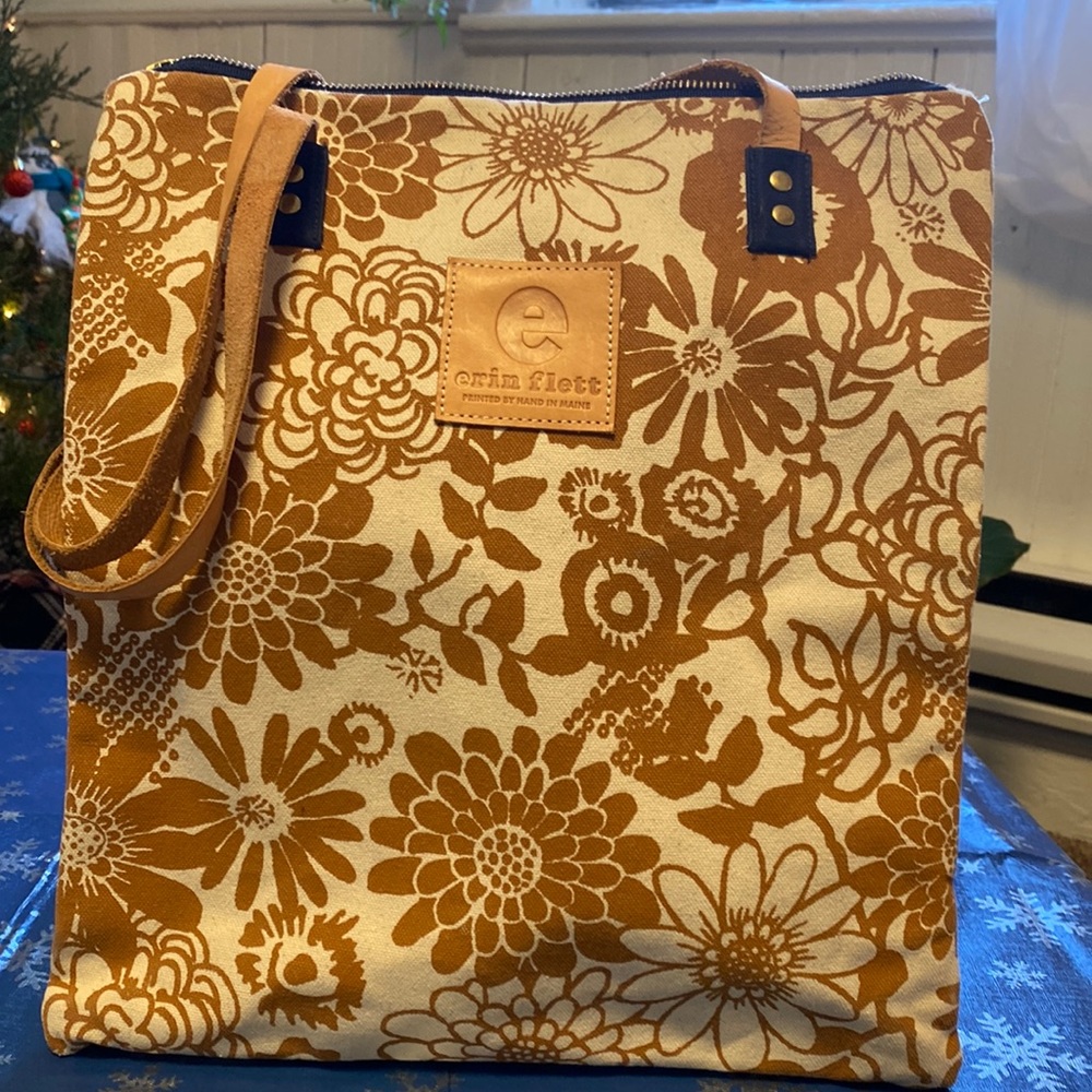 Canvas tote bag with floral design